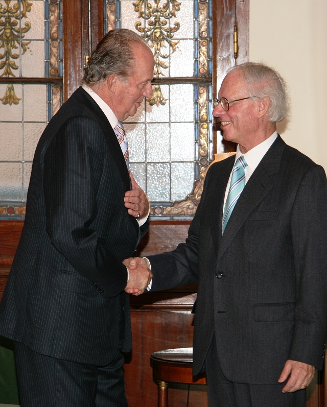 saludo en la entrega de premios